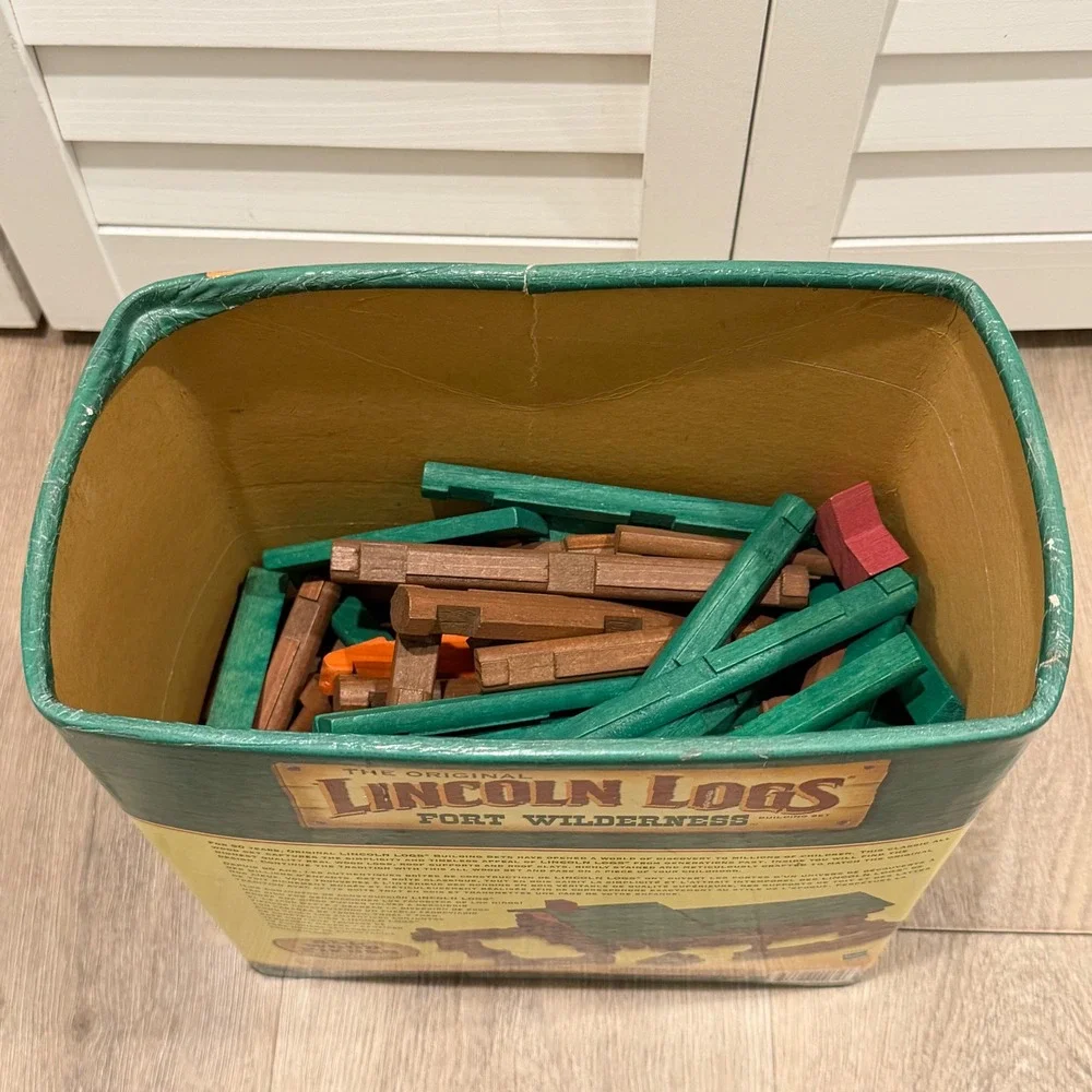Lincoln Logs Fort Wilderness Building Set Brown Wood Pieces Storage Bin